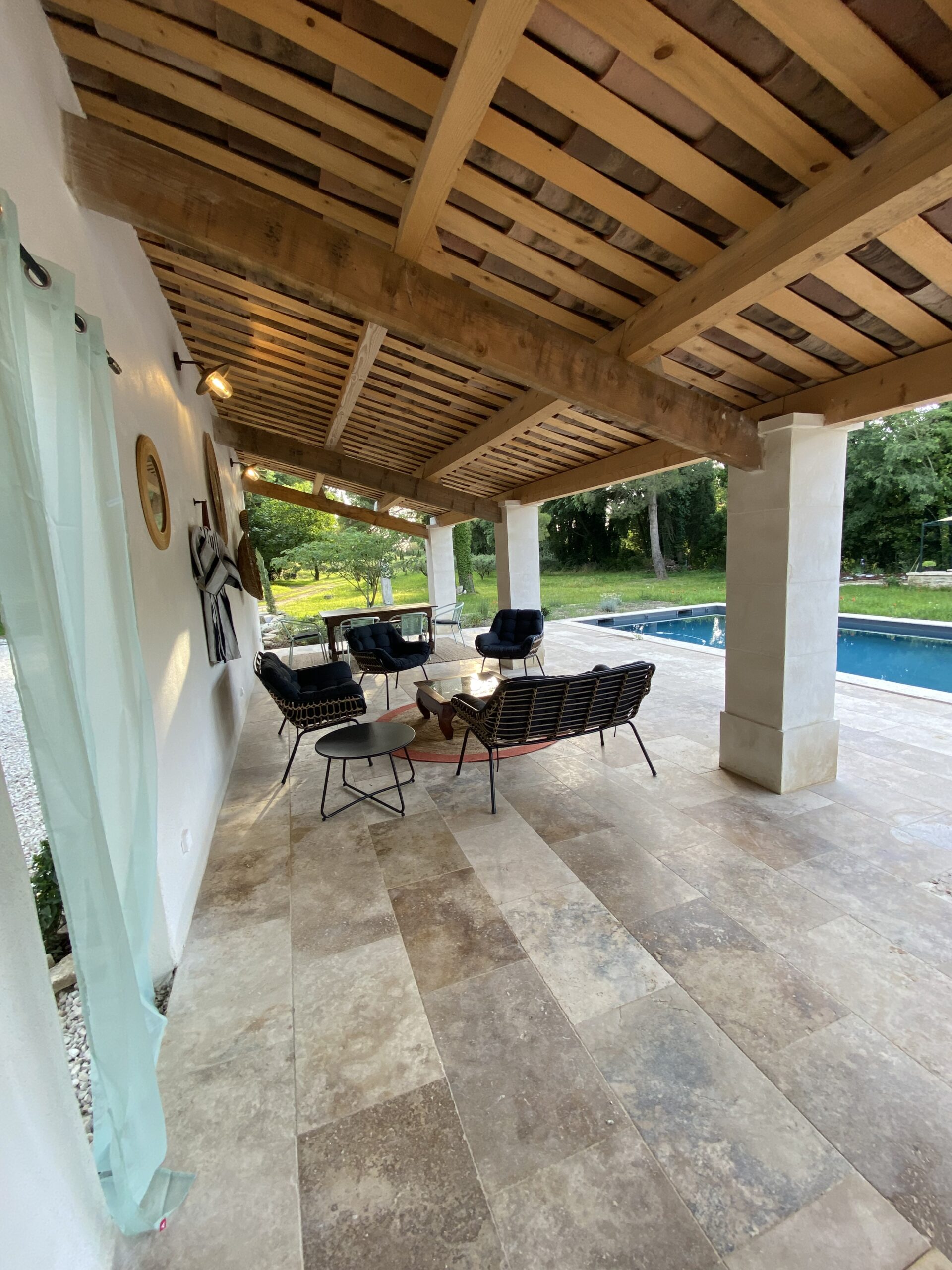 coin proche de la piscine du Mas du Grand Chêne à Saint Rémy de Provence à la location