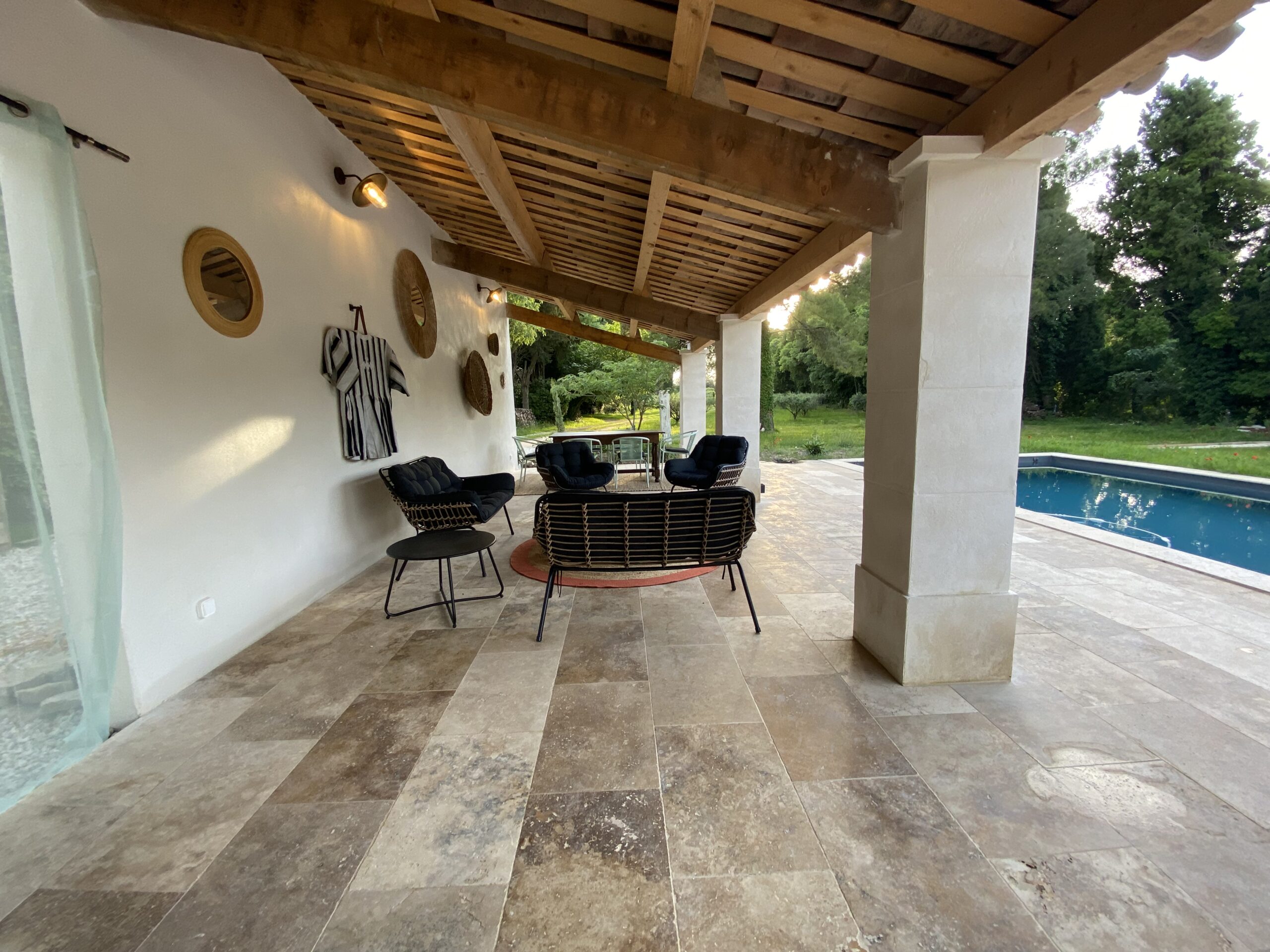 coin proche de la piscine du Mas du Grand Chêne à Saint Rémy de Provence à la location