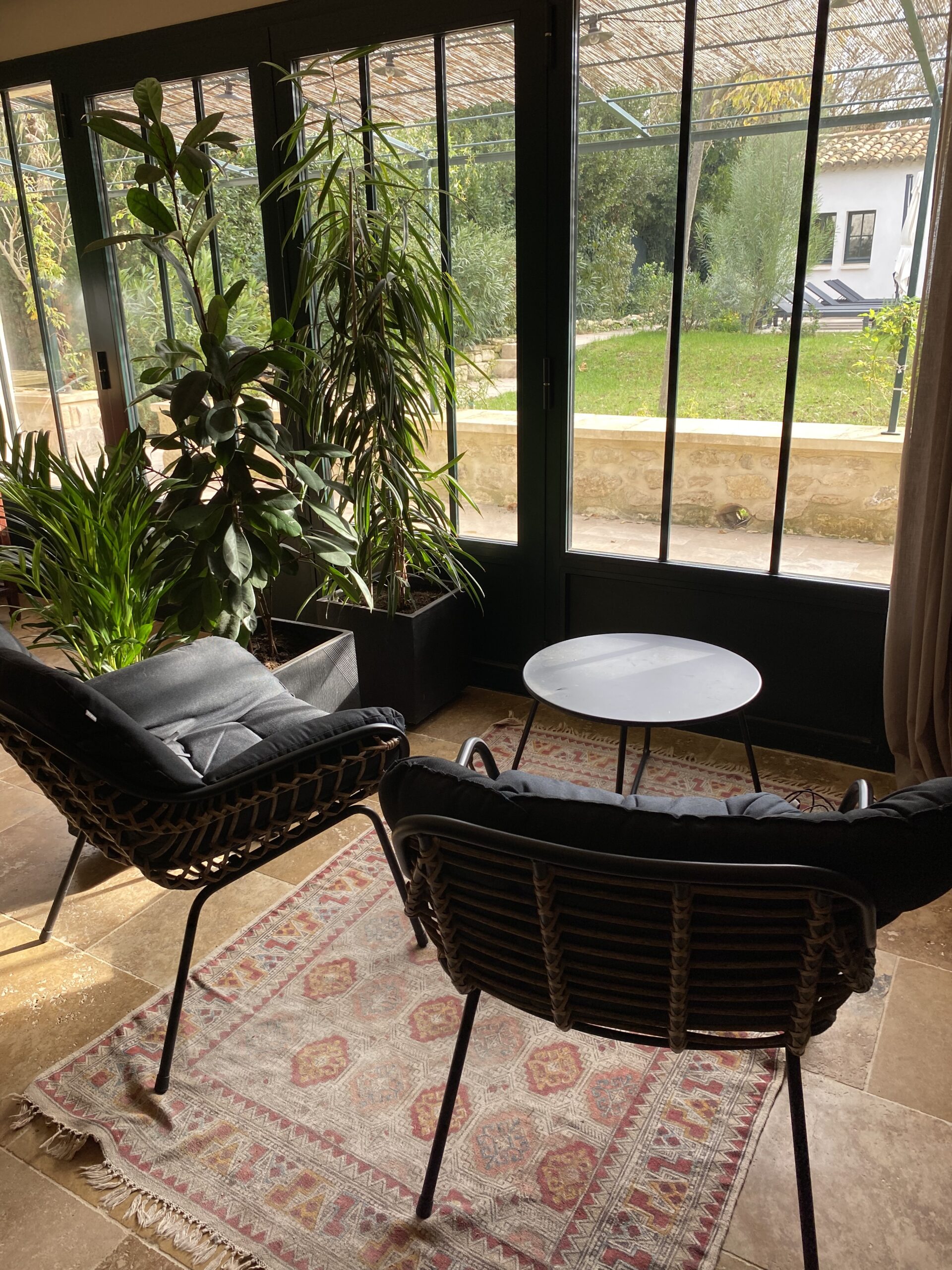 Profiter de l'extérieur des intérieurs du Mas du Grand Chêne à Saint Rémy de Provence à la location