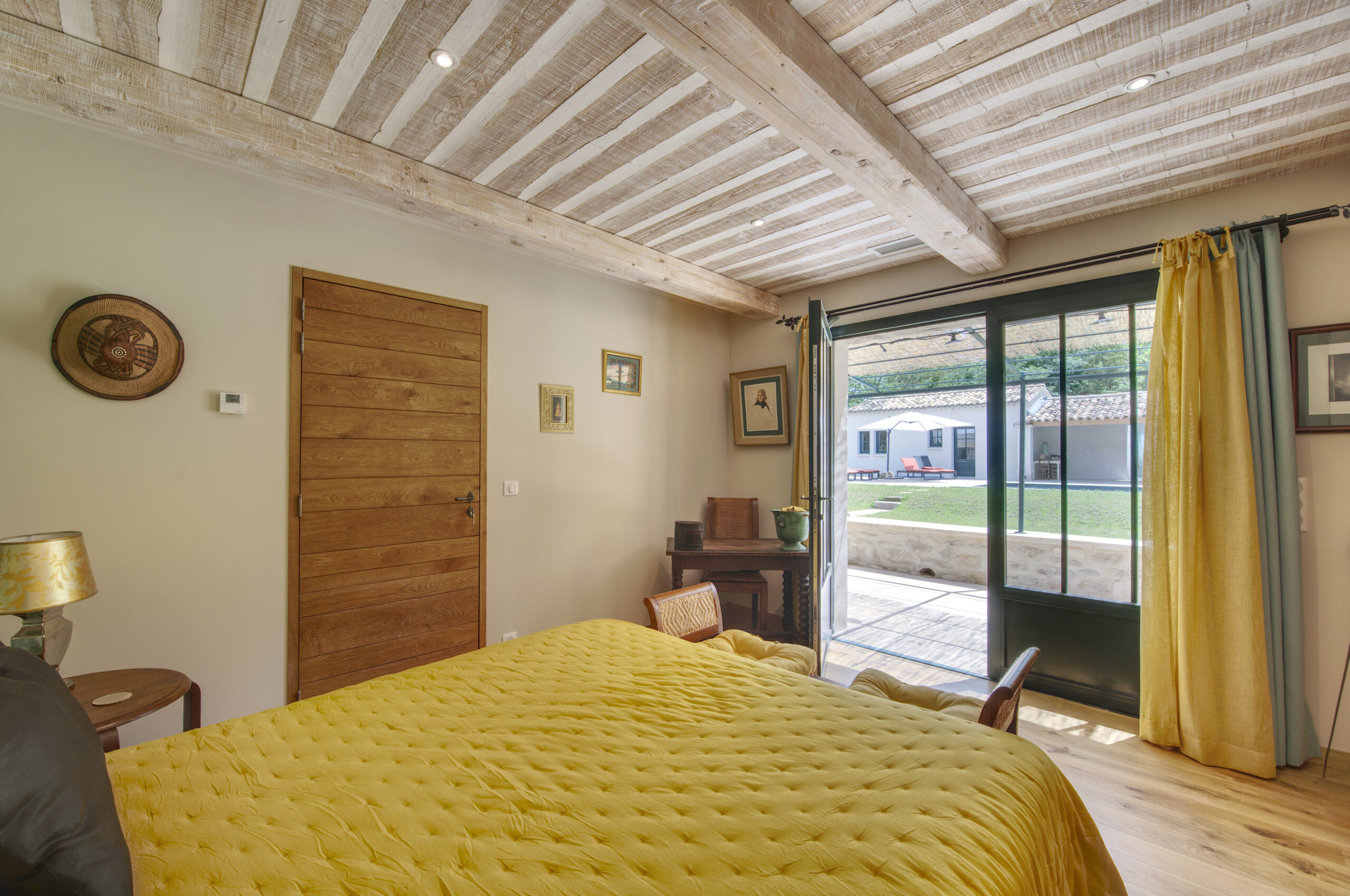 Master bedroom du Mas du Grand Chêne à Saint Rémy de Provence à la location