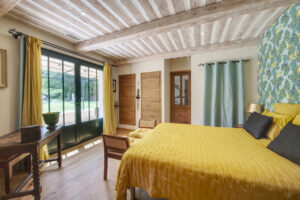 chambre élégante dans un mas de luxe à Saint-Rémy-de-Provence