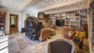 vakantiehuis provence lichte woonkamer in een luxe vakantiehuis in de Provence